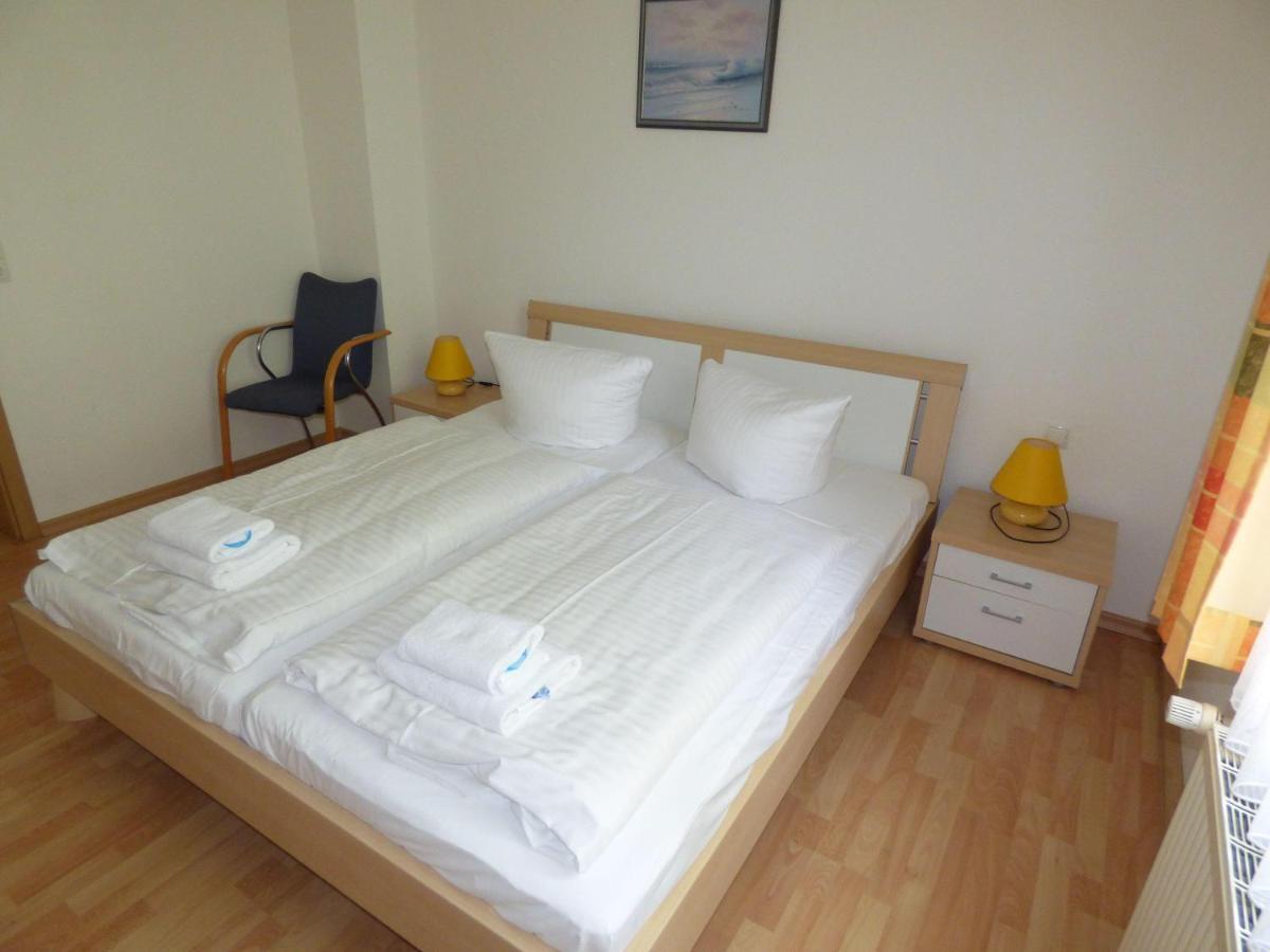 Sonnige-Ferienwohnung-100Qm-Im-1-Obergeschoss-Der-Villa-Walhall-In-Einem-Parkaehnlichen-Garten Sellin  Exterior foto